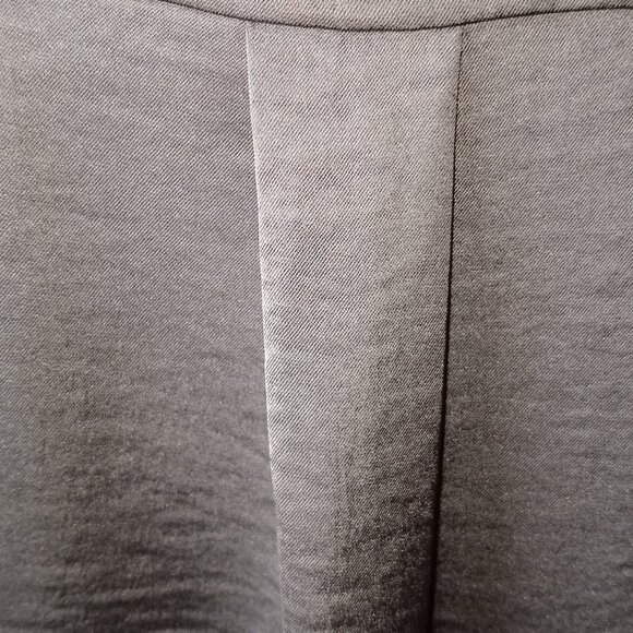 'LOFT' Petites Solid Black Cap Sleeve Faux Satin Top Size LP EUC - Picture 8 of 8